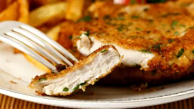 Pui în crustă de parmezan