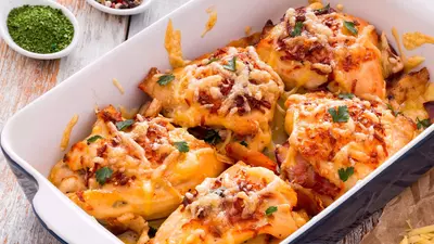 Piept de pui umplut cu șuncă și cașcaval, la cuptor