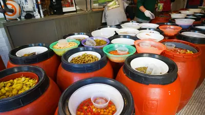 2 rețete de murături asortate la butoi