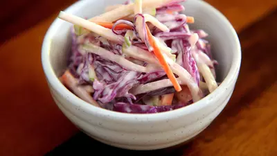 Salata coleslaw cu iaurt