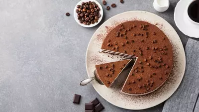 Cheesecake tiramisu: un deliciu inedit, fără coacere