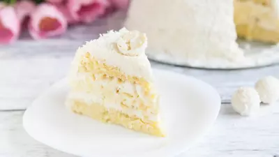 Tort Raffaello cu cocos și ciocolată albă