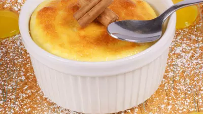 Budincă de lămâie: dulce, acrișoară și răcoritoare