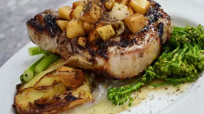 Cotlet de porc cu ananas și miere – rețetă de Crăciun