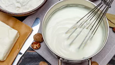 Cum se face sosul bechamel cu ceapă