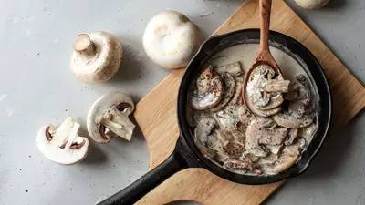 Ciuperci în sos de bere