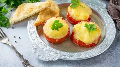 Roșii umplute cu ton și mozarella