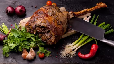 Friptură de miel la cuptor cu vin alb