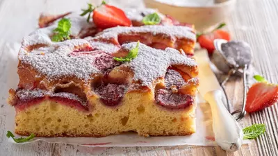 Chec cu căpșuni și ciocolată albă – cea mai ușoară rețetă