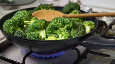 3 rețete de broccoli la tigaie – rapide și sănătoase