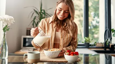 (P) 8 beneficii ale obiceiului de a consuma un mic dejun sănătos în fiecare zi