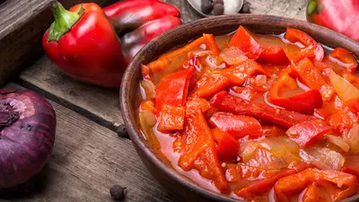 (P) De Ce Este Bine să Mănânci Ardei Copți la Borcan – 7 Motive Sănătoase