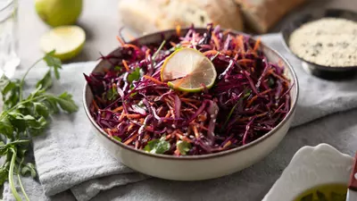 (P) Ce preparate se potrivesc cu salata Coleslaw? 7 sugestii delicioase