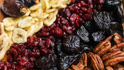 (P) 7 deserturi simple cu fructe uscate care țin postul dulce