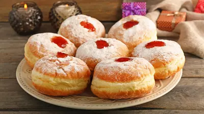 (P) Gogoși Pufoase Umplute cu Dulceață de Caise și Căpșuni – Rețeta Perfectă pentru un Desert Aromat