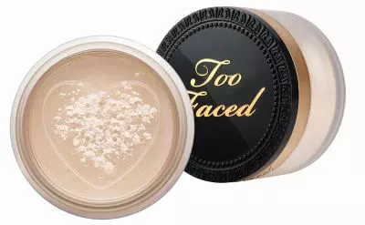 Pudră liberă, Born This Way, Too Faced, 144 lei (Sephora)