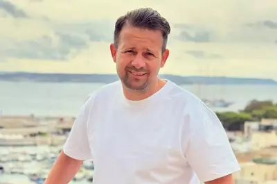 Magicianul Robert Tudor, revoltat după ce a luat amendă de 1716 euro în Malta: "Ne-a distrus vacanța. Trebuie să fac plângere!"