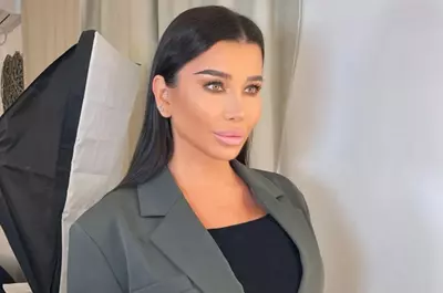 Elena Băsescu, apariție rară în public! Cum arată  acum și prin ce schimbări a trecut fiica fostului președinte. A fost prezentă la Nunta de Aur a părinților ei, Maria și Traian Băsescu