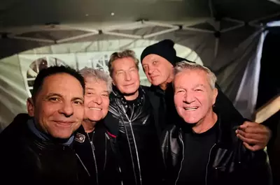 Dan Negru, devastat de moartea lui Mugurel Vrabete de la Holograf: "Cu puțină vreme în urmă am făcut poza asta. Ultima mea poză cu el"