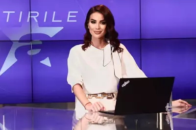 Cine o înlocuiește pe Geanina Ilieș la Antena Stars. La pupitrul știrilor mondene vine o prezentatoare cu 23 de ani de experiență