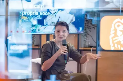 Cum se simt tinerii când „gura lumii” are mereu ceva de spus?