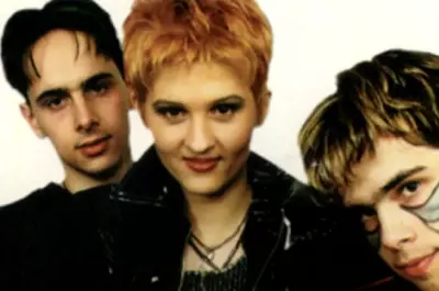 Cum arată acum Oana Vincu din trupa Genius. S-a retras din lumina reflectoarelor de ani buni! Mulți nu ar mai recunoaște-o acum!