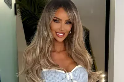 Cum arăta Bianca Drăgușanu când a apărut prima dată la tv, la emisiunea „Din Dragoste”. Nu avea nicio operație estetică