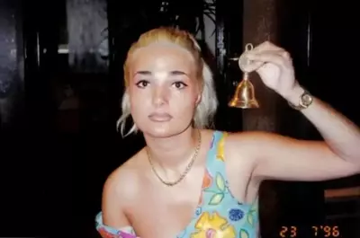 Cu greu o mai recunoști acum pe această artistă. E celebră, dar nu mai arată deloc așa. Mulți nu își dau seama cine este