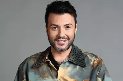 Cine este Marian Capet. Este hairstylist, a apărut în diverse emisiuni TV și e prieten cu Ilona Brezoianu și Doinița Oancea