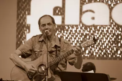 A murit Valentin Moldovan, artist din generația de aur a folkului românesc: "Acum e în Lumină, e Liber și a încheiat Lupta… cel puțin aici, pe pământ"/ Reacția lui Andrei Păunescu