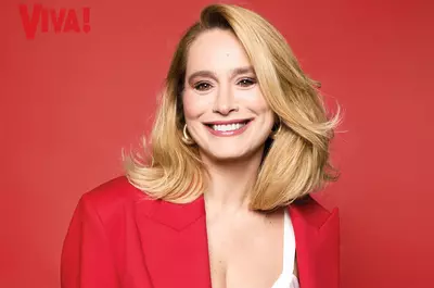 Andreea Esca, apariție epică pe coperta VIVA!. A pozat în ipostaze inedite și a făcut dezvăluiri din culisele Știrilor PRO TV: "Și acum mă gândesc ce norocoasă sunt că îmi place atât de mult ceea ce fac, și după atâția zeci de ani" / EXCLUSIV