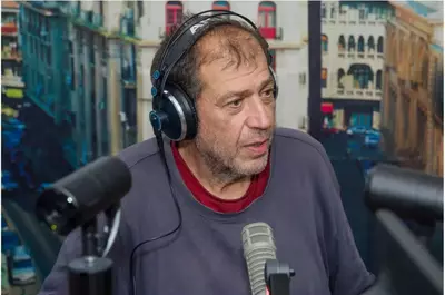 A murit Adrian Pleșca, zis și Artanu, membru fondator al trupelor Timpuri Noi și Partizan, la 64 de ani. I s-a făcut rău acasă, apoi a mers la spital, dar medicii nu au mai avut ce face