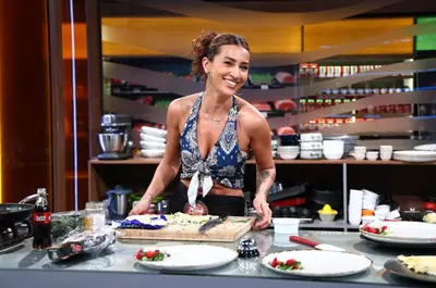 Yasmin Awad, iubita lui Florin Ristei, și-a spus povestea și a gătit la Chefi la cuțite: „Nu am reușit". Acum 3 ani, artistul și Naomi Hedman, fosta logodnică, au apărut împreună în aceeași emisiune