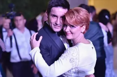 Imagini de la nunta Olguței Vasilescu și a lui Claudiu Manda, din 2019. Cum au fost surprinși Liviu Dragnea și iubita lui de atunci, Irina Tănase, când a început să cânte Loredana