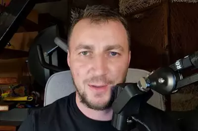 Marian Godină îi ia apărarea elevei ajunsă virală după ce a declarat, zâmbind, că speră să ia nota 4 sau 5 la Evaluarea Națională: "Mulți dintre cei care comentează agresiv își varsă, de fapt, propriile neîmpliniri"