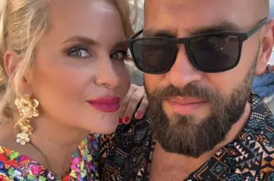 Paula Chirilă recunoaște că logodnicul cu 15 ani mai tânăr câștigă mai puțin decât ea, dar nu o deranjează deloc: "În Anglia făcea aranjamente florale pentru familia Beckham, duci și conți. Ce-mi oferă el nu se cumpără cu bani"