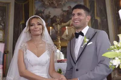 Laura Cosoi și Cosmin Curticăpean au aniversat nunta de Oțel. Mesajul actriței: "Îmi dau seama că cel mai mare dar nu e doar familia pe care am construit-o, ci că am avut alături omul potrivit cu care să o construiesc"