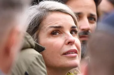 Cum a fost surprinsă Cristela Georgescu după ce Călin Georgescu a fost arestat preventiv pentru 30 de zile. E prima apariție a soției politicianului