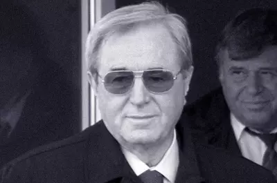 Victor Pițurcă, Anghel Iordănescu și Viorel Hrebenciuc, îndurerați la priveghiul lui Viorel Păunescu. Imagini sfâșietoare de la Biserica Sfântul Elefterie Vechi din Capitală: „A fost un prieten foarte bun. I-a venit și lui sfârșitul”