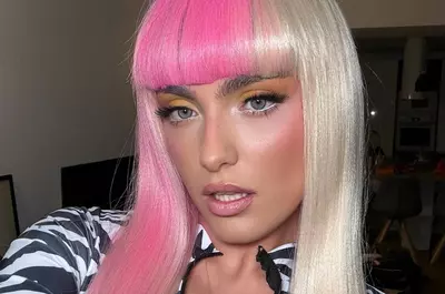 Alexia Eram, criticată pentru bradul ei de Crăciun: „Horoor”. Nu l-a împodobit ea, l-a primit gata făcut și l-a așezat în living”. Cum arată bradul “lux și opulență”