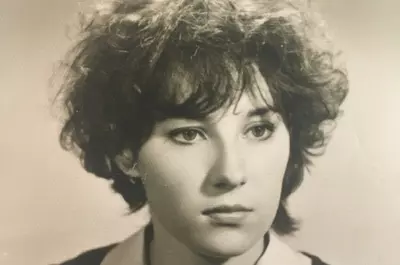 O recunoști? E una dintre cele mai iubite vedete TV, din România! E măritată cu un erou, unul dintre cei mai admirați bărbați din lume și au o familie superbă. Cum a început povestea lor? Nimănui nu-i vine să creadă