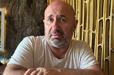 Gata, nu se mai ascund! Cum a apărut Cătălin Scărlătescu alături de iubita lui, focoasa arhitectă tânără, blondă și frumoasă! Imaginea care i-a uimit pe fani: “M-a scos la o plimbare cu liftul”