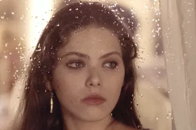 O recunoști? E actrița pe care o iubeau toți bărbații, de o senzualitate rară, dar stai să vezi cum arată azi! Timpul nu iartă pe nimeni, dar cu ea a fost tare blând