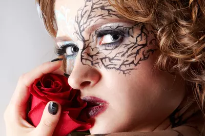 Cele mai parșive femei din zodiac, farmec otrăvitor și zâmbete cu două tăișuri. Ai grijă cu aceste zodii!