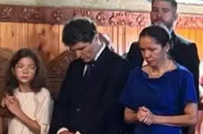 Ultima oră! Au apărut toate imaginile cu Nicușor Dan la mănăstire! Ce ținută cuminte a purtat Mirabela Grădinaru! Micuța Aheea și fratele ei au atras, însă, toate privirile