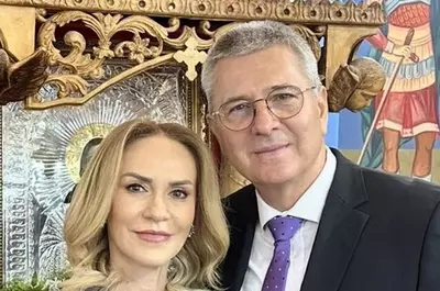 Imagini cu Gabriela Firea la botezul nepoatei! Rochia a întors toate privirile, dar și coafura retro! Ce și-a făcut Firea la față? A întinerit cu 10 ani! Lux, eleganță, politicieni, vedete, tot high-life-ul din București a fost acolo
