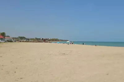 Peste 1.300 de persoane au fost evacuate de pe plajele litoralului după explozia unei drone ucrainene în Portul Constanța
