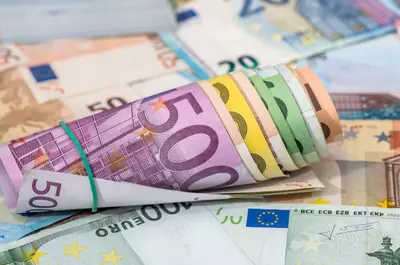 O femeie din Pojorâta a crezut că va primi o moștenire din Franța, dar a pierdut 45.000 de euro