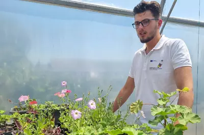 Liceul din provincie unde elevii cultivă ceapă, salată și castraveți folosind drone și tehnologie integrată. Director: „Agricultura digitalizată ne-a crescut rata de promovare a Bacalaureatului”