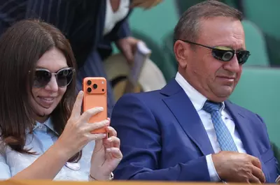Cum a fost surprinsă Simona Halep alături de iubitul ei, Dorin Mateiu. S-au sărutat în mașină
